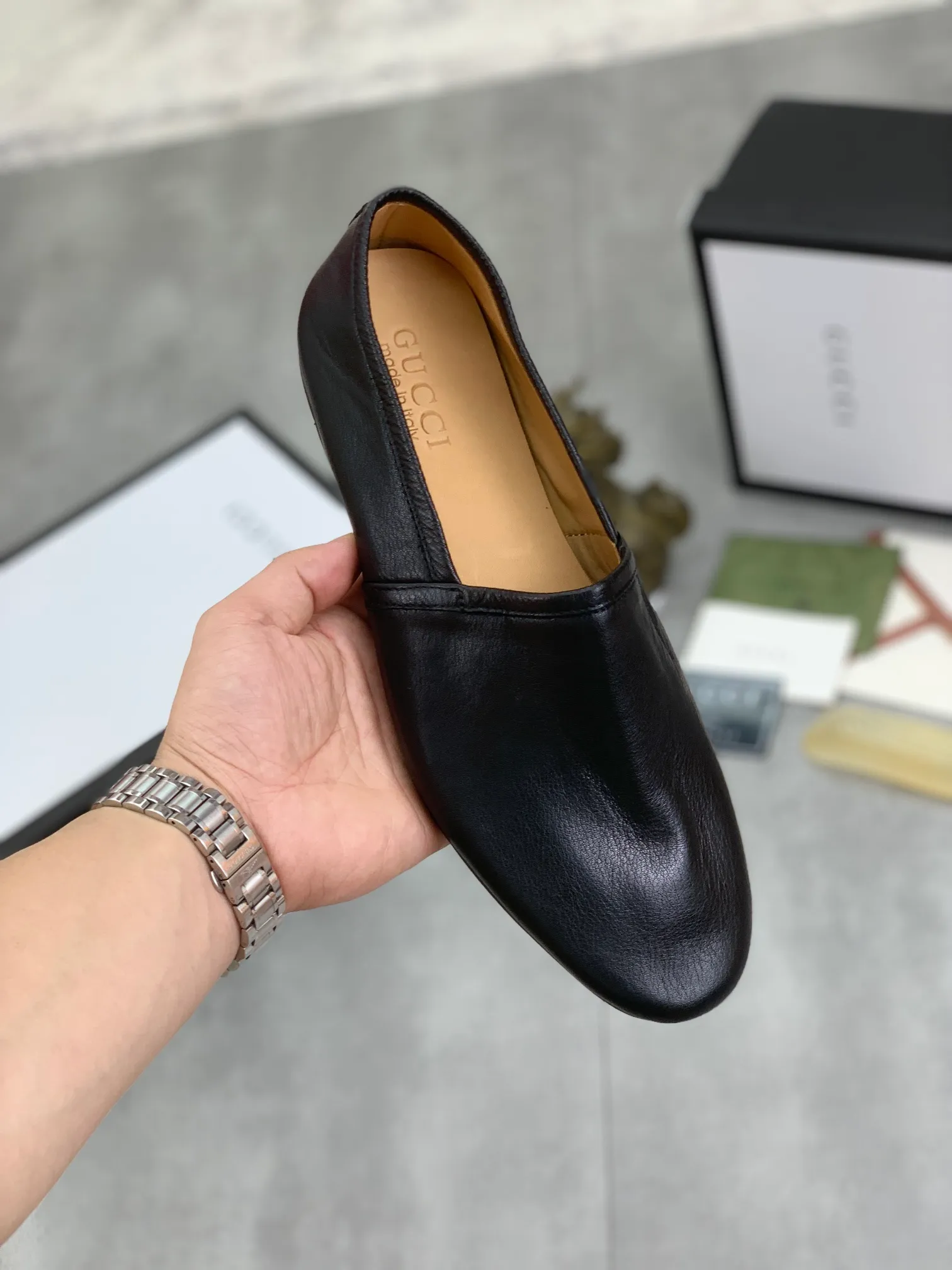 Men's Men's Shoes 💰P500💰【New Style】Water-dyed Niuli Gucci's most popular selection of lazy slip-on leather shoes (Gucci) official website latest Gucci lazy leather shoes, hot style 💥 simple and elegant style, exclusive for trendy men. Unique official website latest brand original double G embossing Elements 👑 Original Gucci decoration, fashionable and elegant, fabric original calfskin ✅ fully imported first-layer cowhide lining, official website designated wear-resistant, rubber business outsole, classic model taken at the counter in real life 🎬38-44 Black brown white optional
